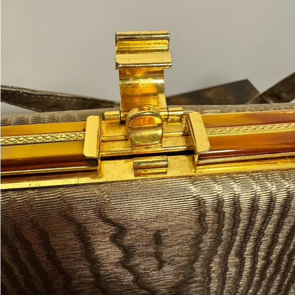 Vintage 60s Clutch Handbag With Gold Scalloped Clasp - Picture 6 of 9